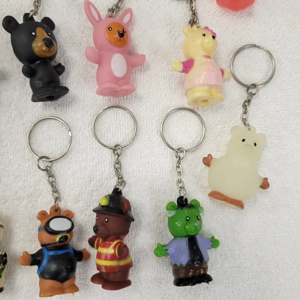 Gao Nanbei Lot of 17 Vintage soft rubber keychains